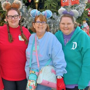 Meet your Poshers, Renee, Lara, and Shannon!